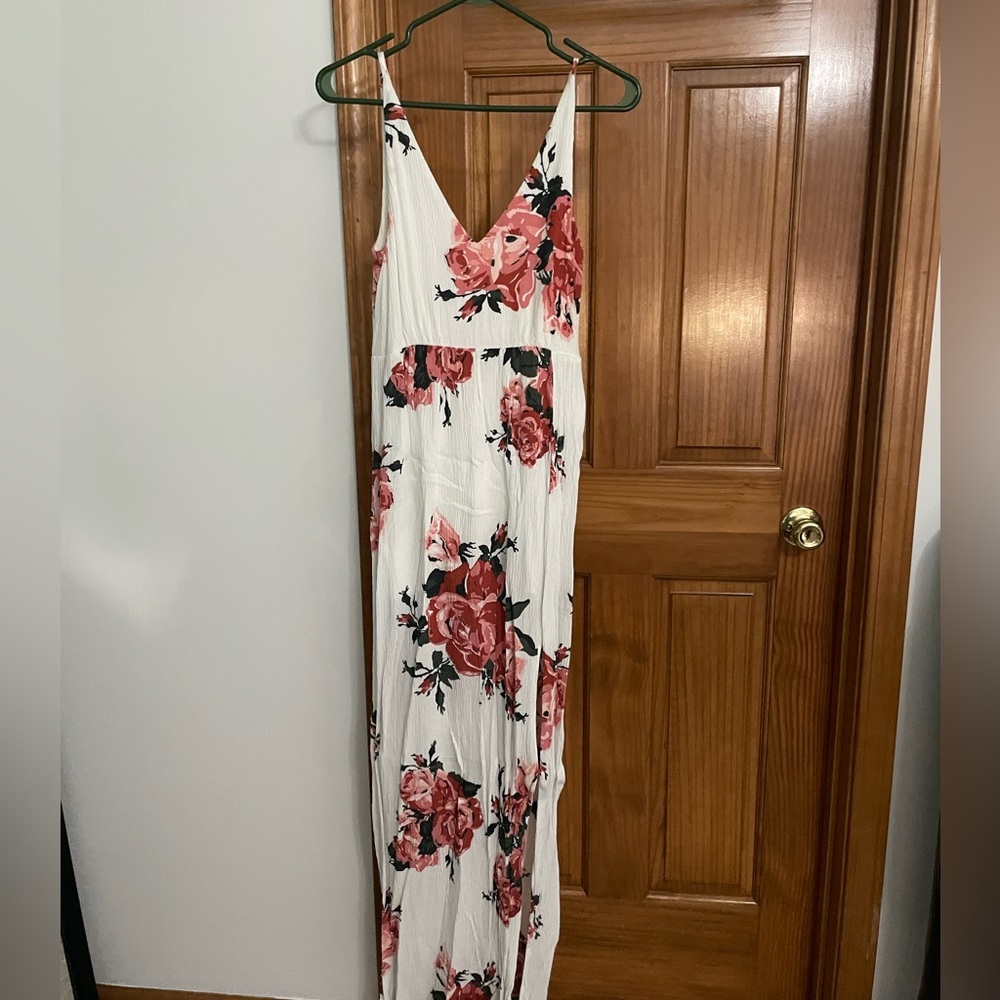 White floral Tobi maxi dress, size small. Like new!